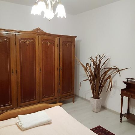 Rent Holding Apartments Iasi Eksteriør billede