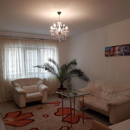Rent Holding Apartments Iasi Eksteriør billede