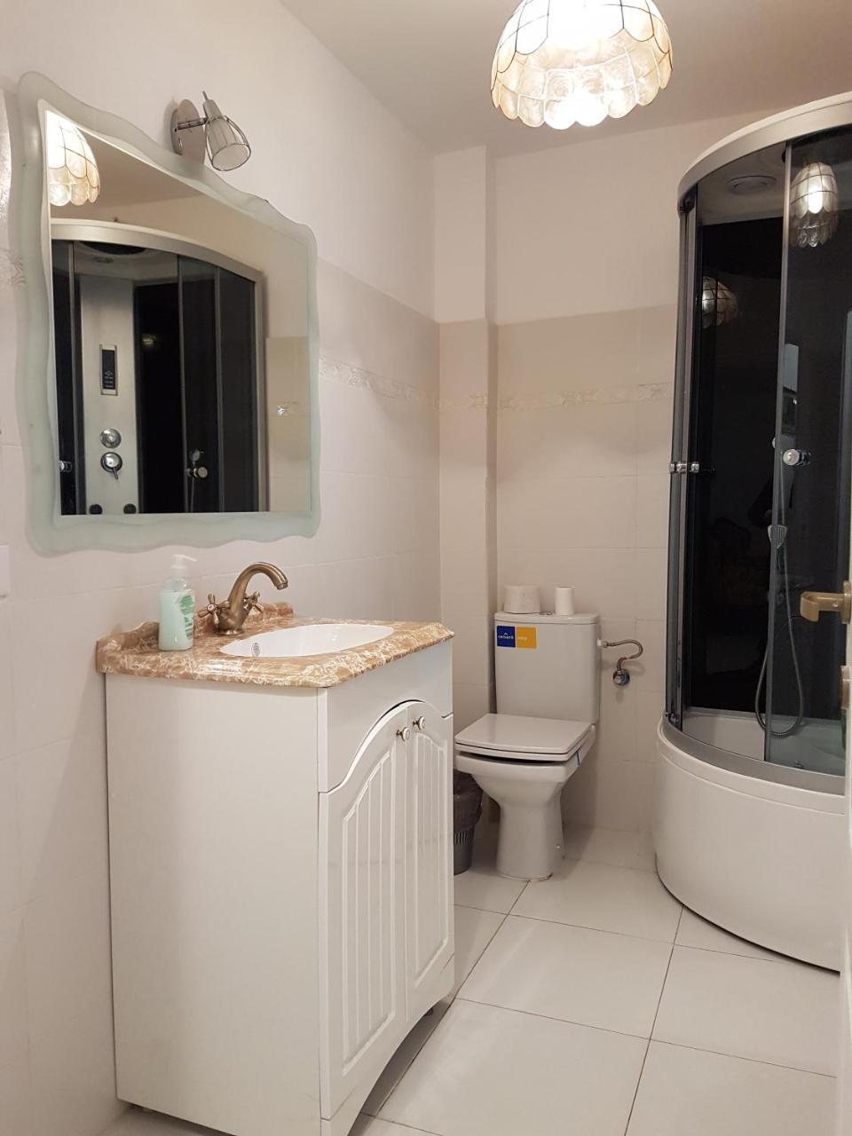 Rent Holding Apartments Iasi Eksteriør billede