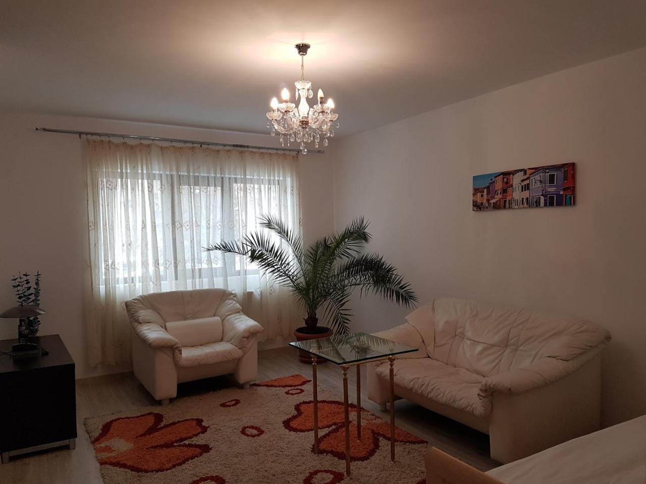 Rent Holding Apartments Iasi Eksteriør billede