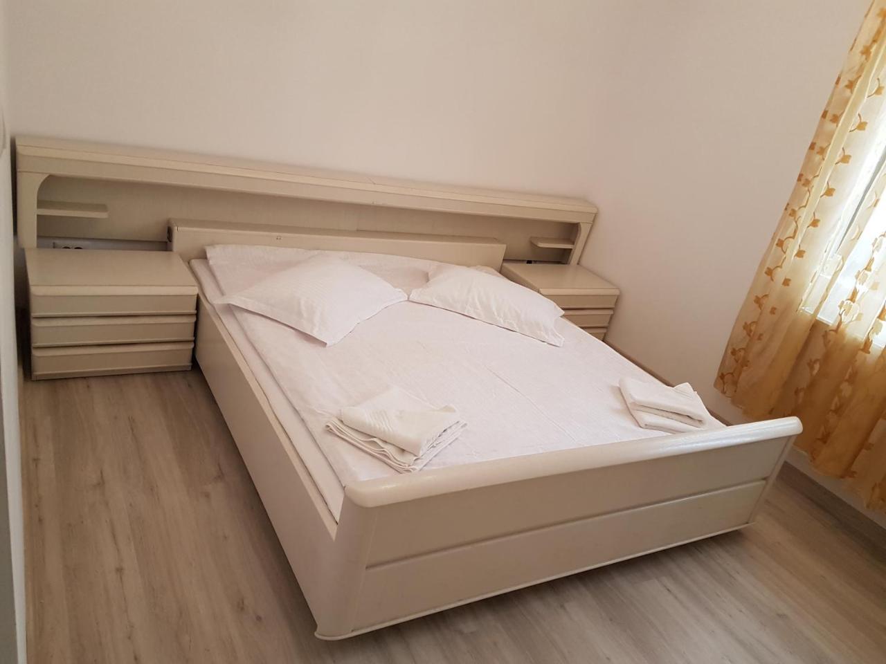 Rent Holding Apartments Iasi Eksteriør billede