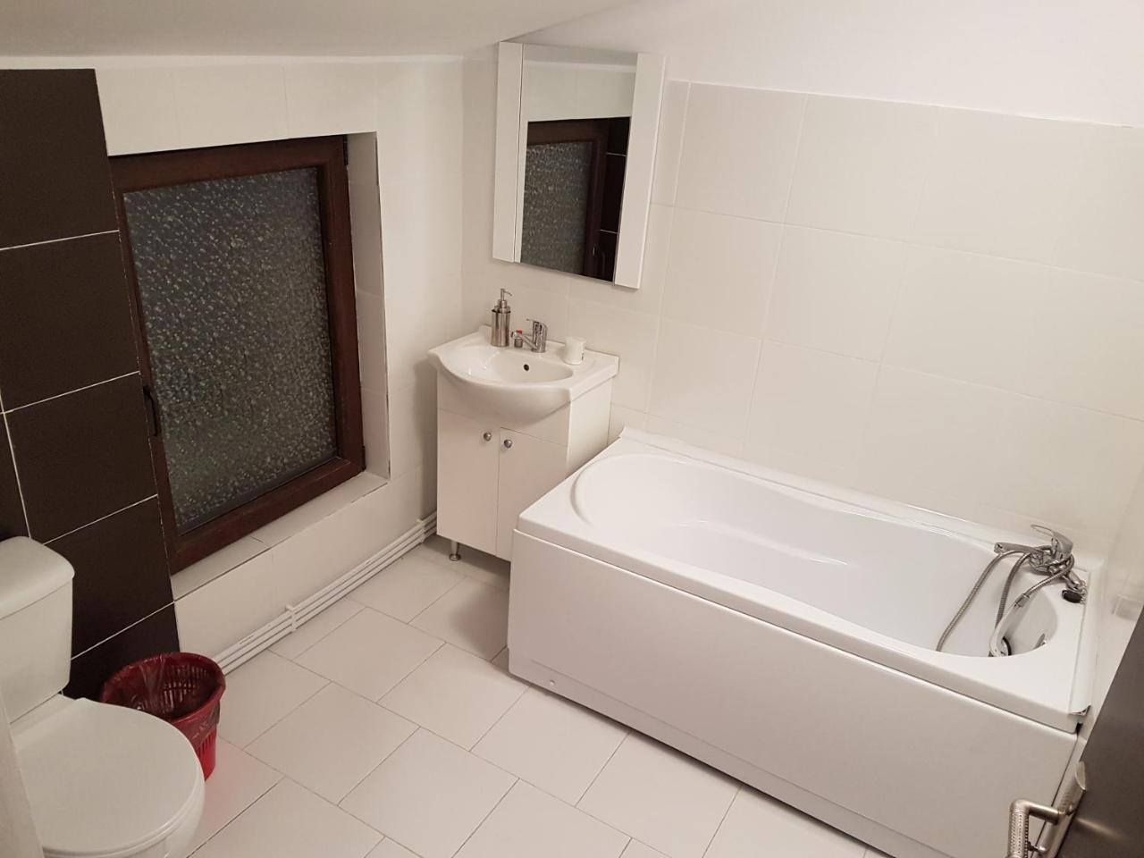 Rent Holding Apartments Iasi Eksteriør billede