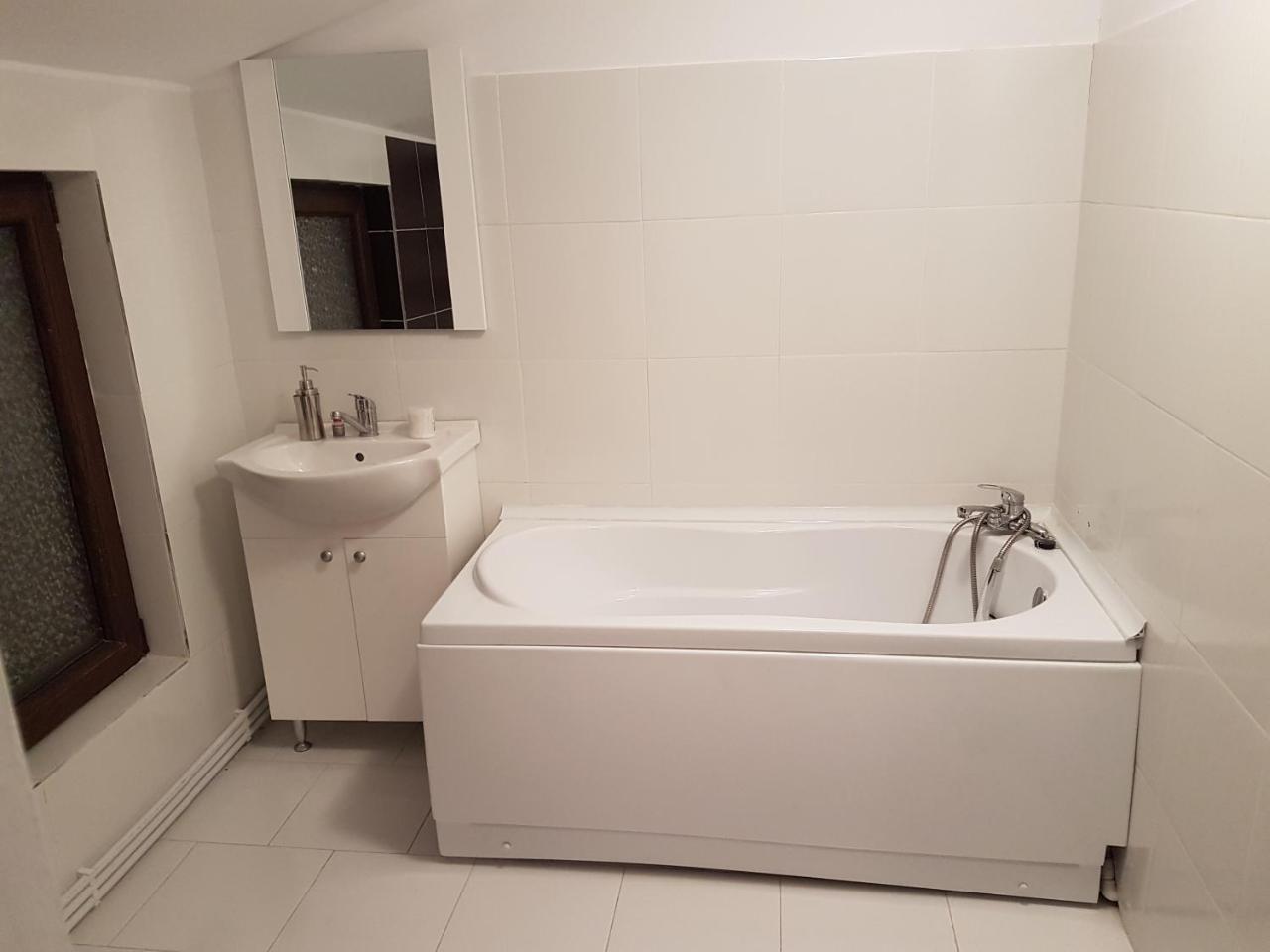 Rent Holding Apartments Iasi Eksteriør billede