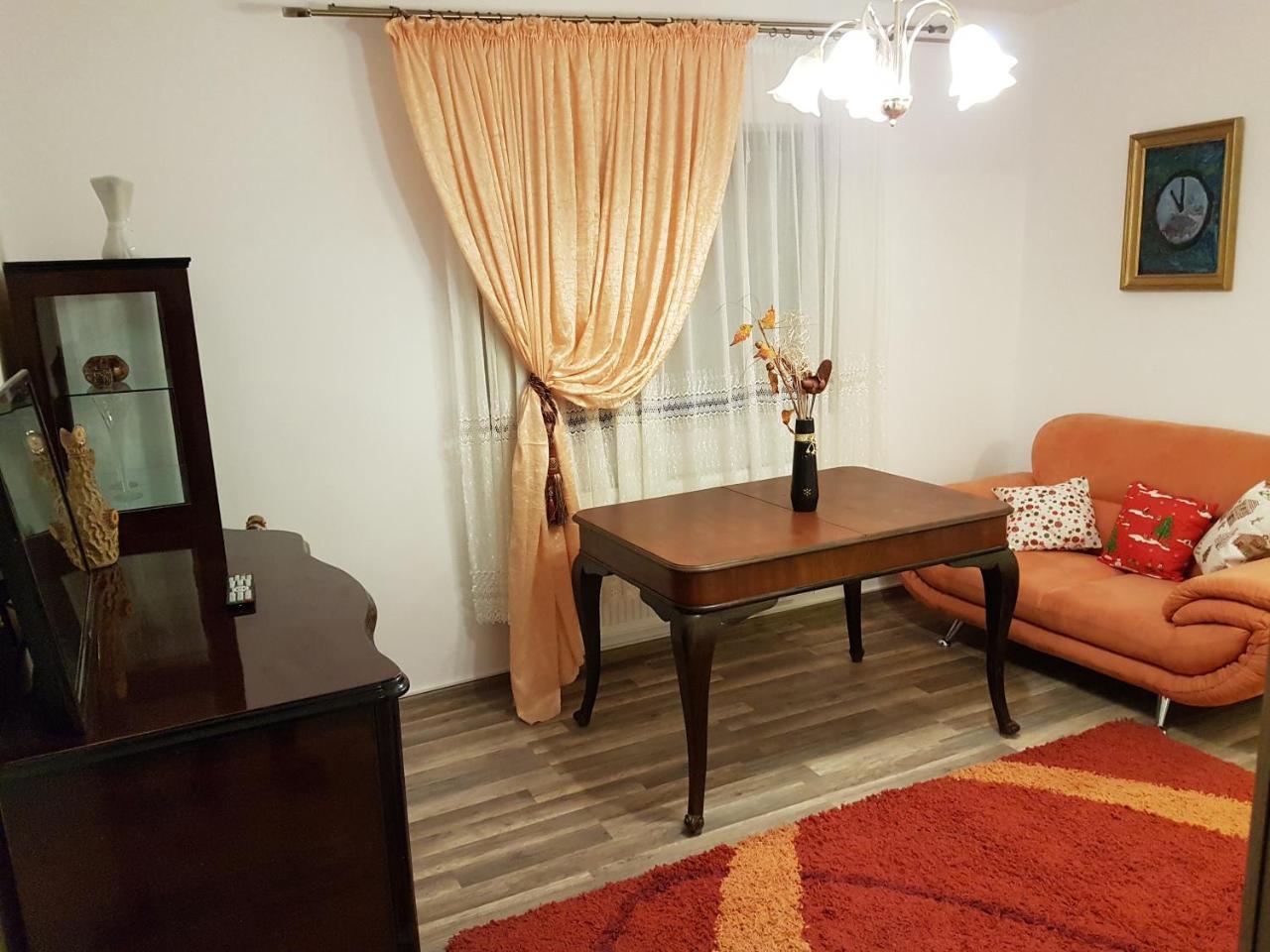 Rent Holding Apartments Iasi Eksteriør billede